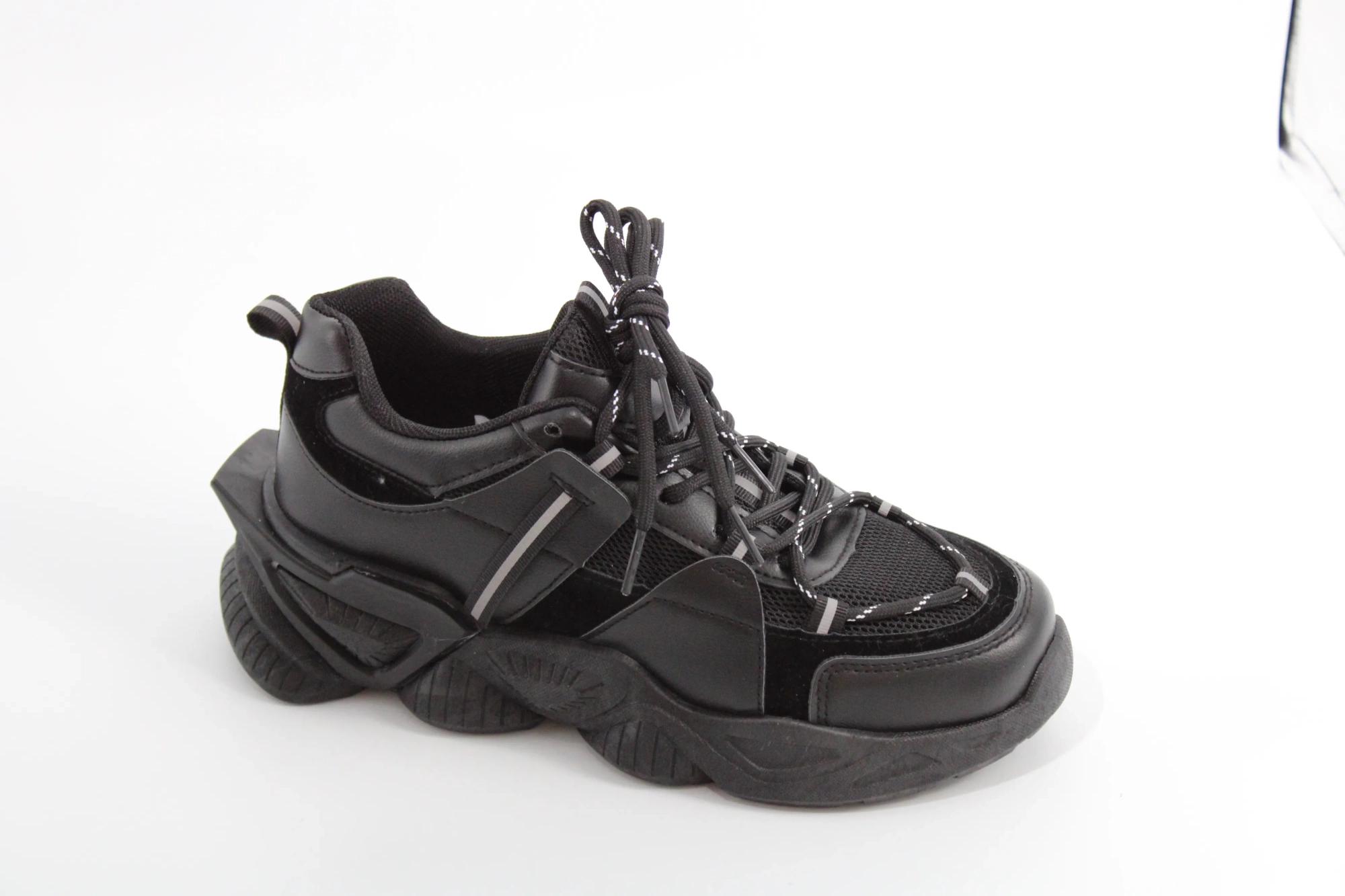 Женские весенние кроссовки черного цвета MEGER BS02-989