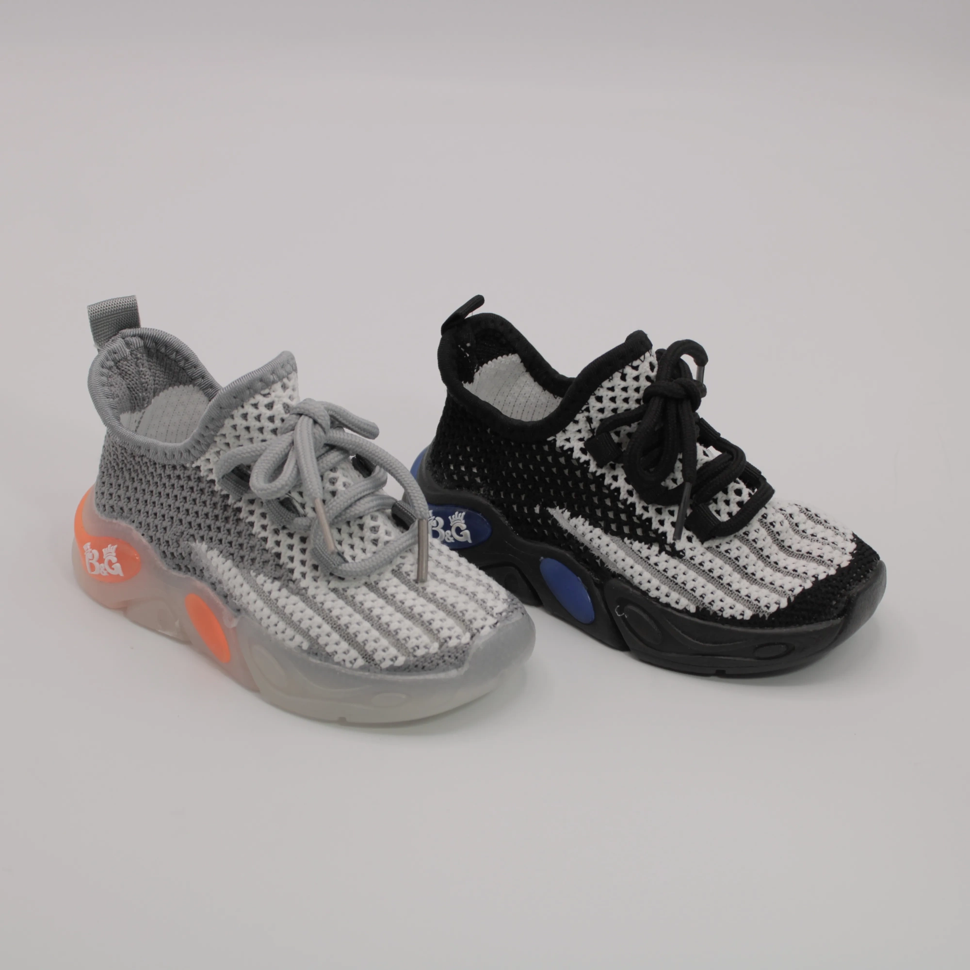 Детские кроссовки различных цветов BOYS AND GIRLS BS05-572