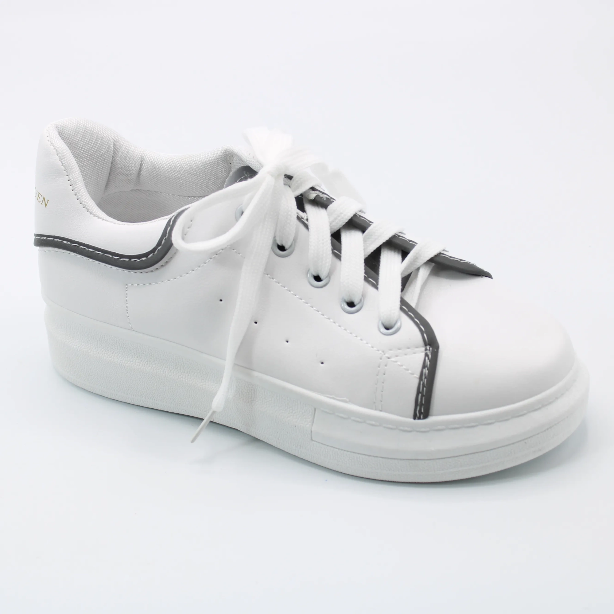 Женские летние кроссовки белого цвета SUYIYA BS01-786