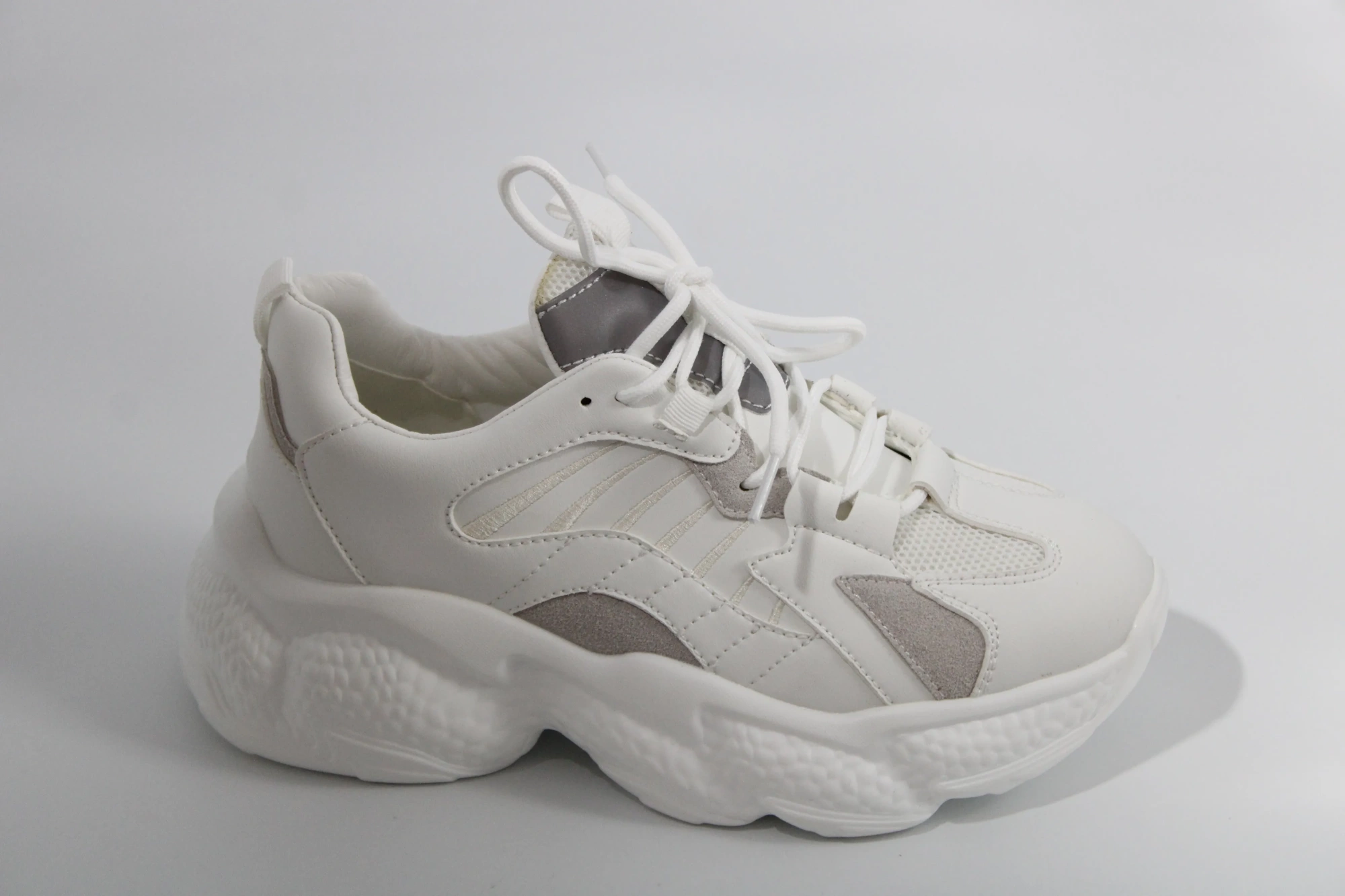 Женские весенние кроссовки белого цвета DINO ALBAT BS01-933