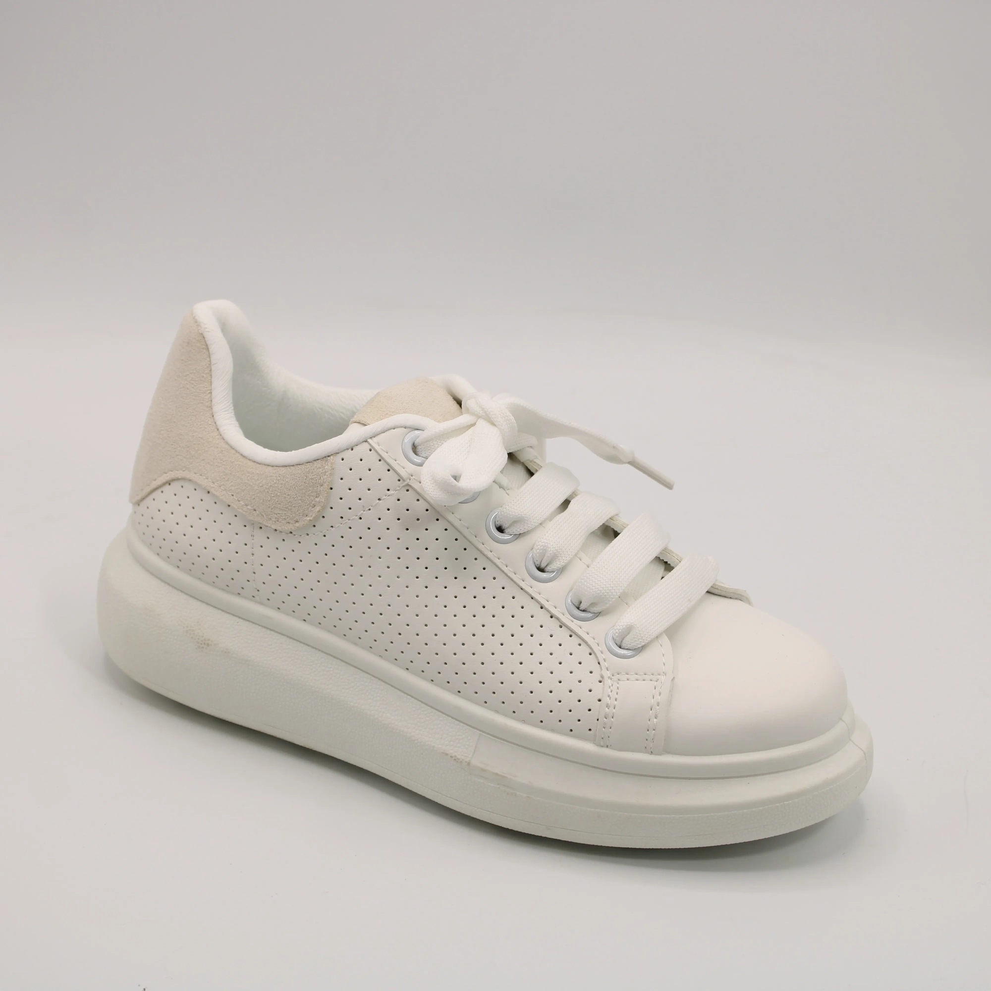 Женские кроссовки белого цвета белого цвета OLIKA BS02-1673