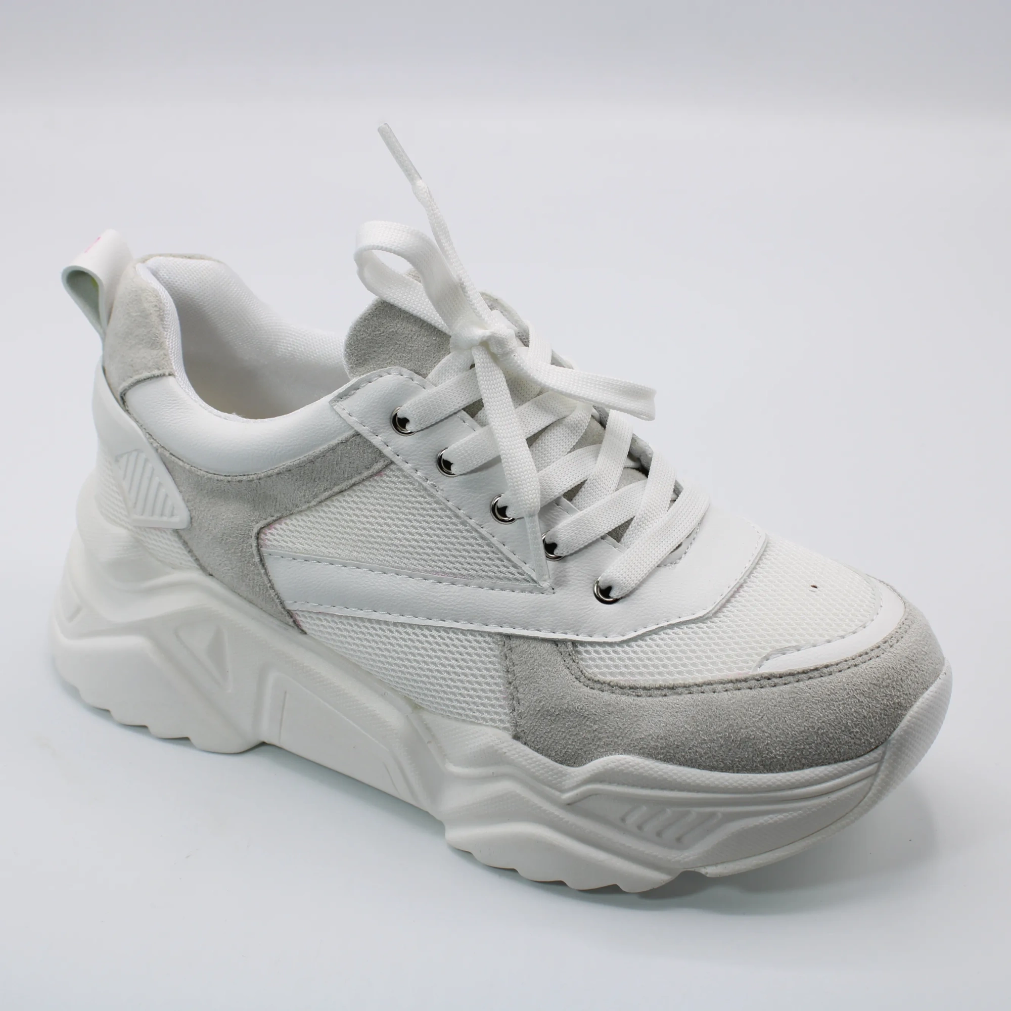 Женские весенние кроссовки белого цвета LUTA BS02-693