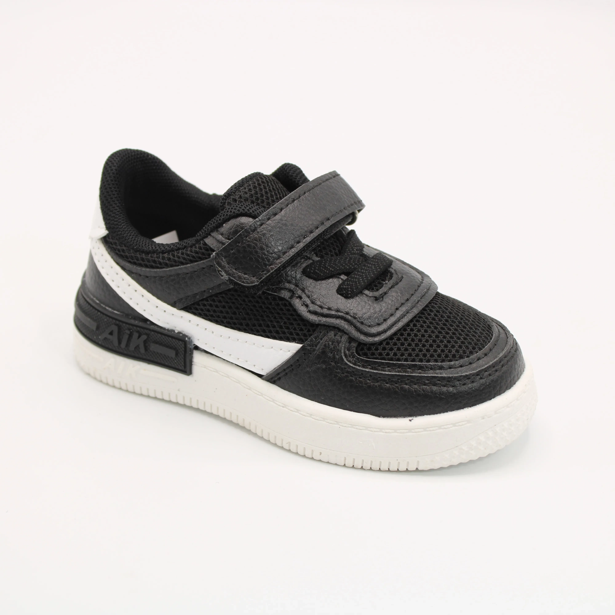 Детские кроссовки черного цвета КАНАРЕЙКА BS05-526