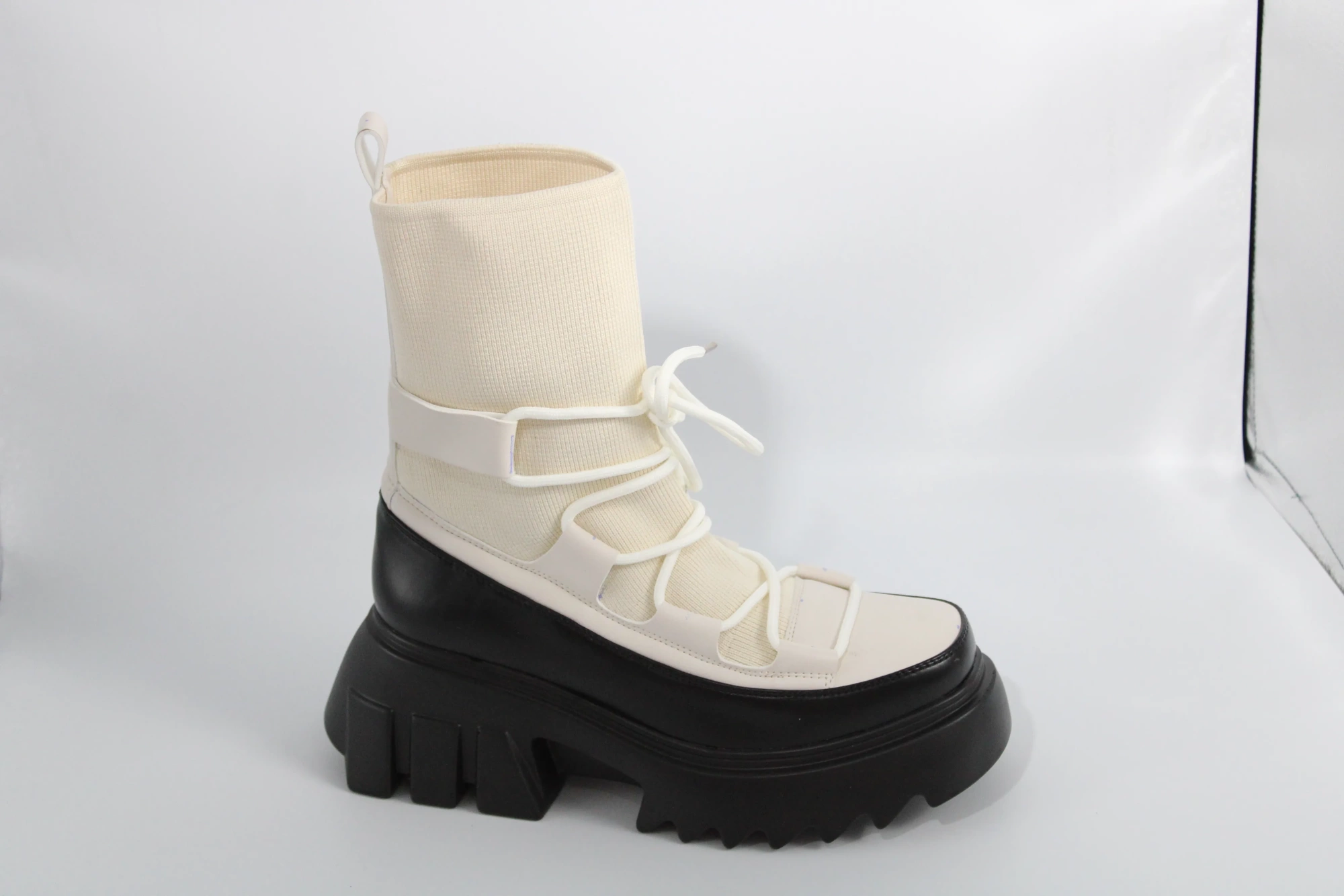 Женские весенние ботинки бежевого цвета MEGER BS02-992