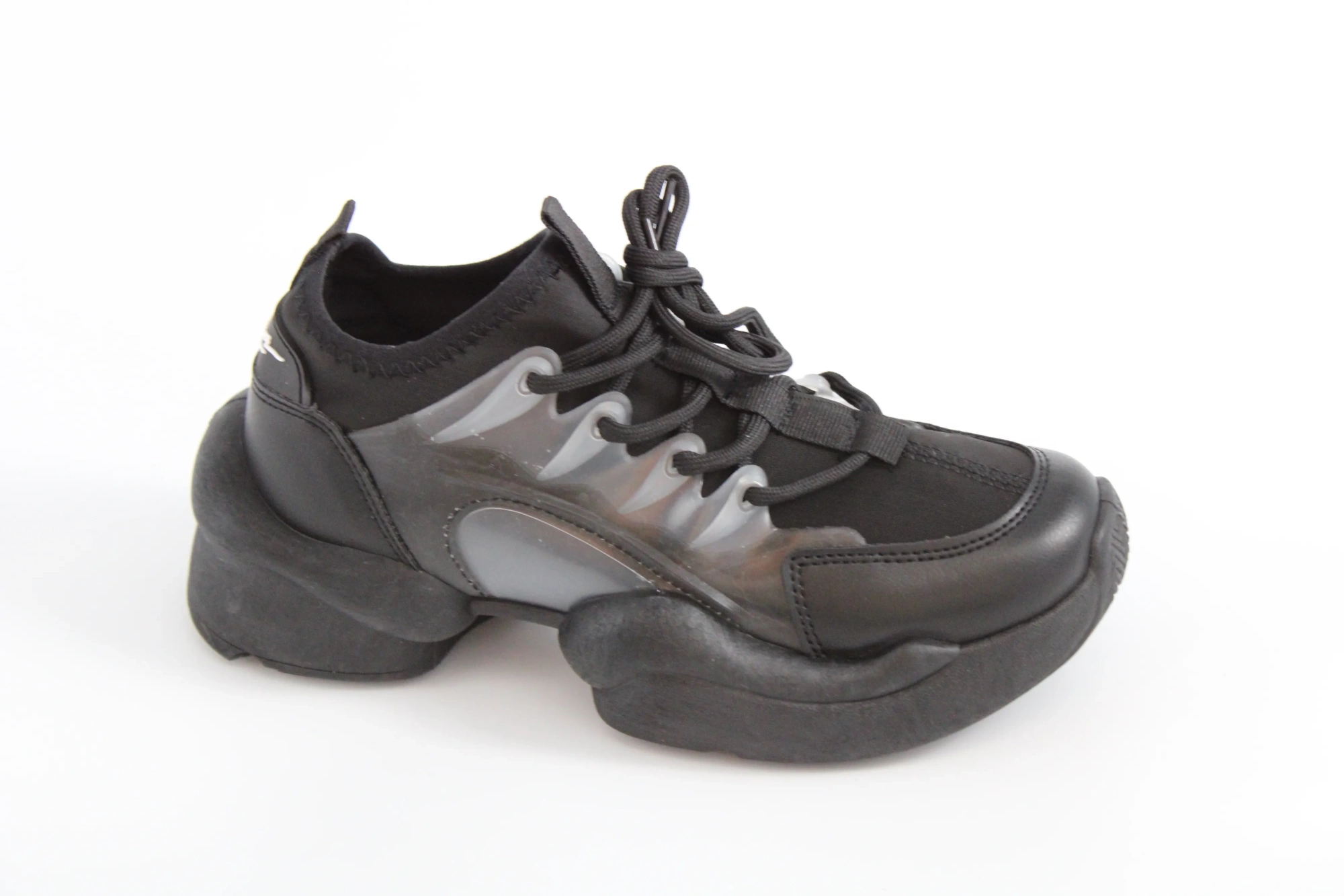 Женские весенние кроссовки черного цвета MEGER BS02-999