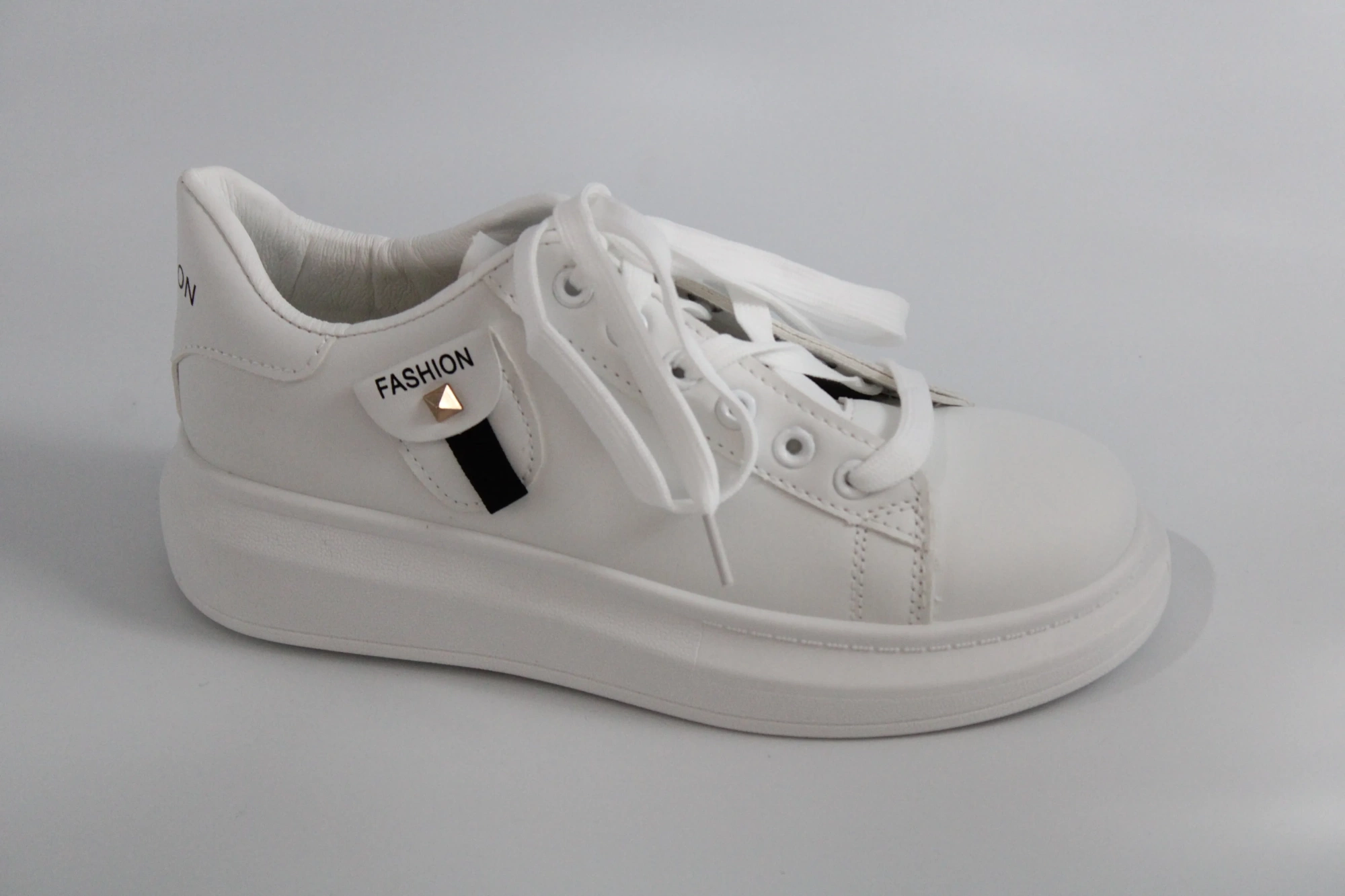 Женские весенние кроссовки белого цвета MEGER BS01-937