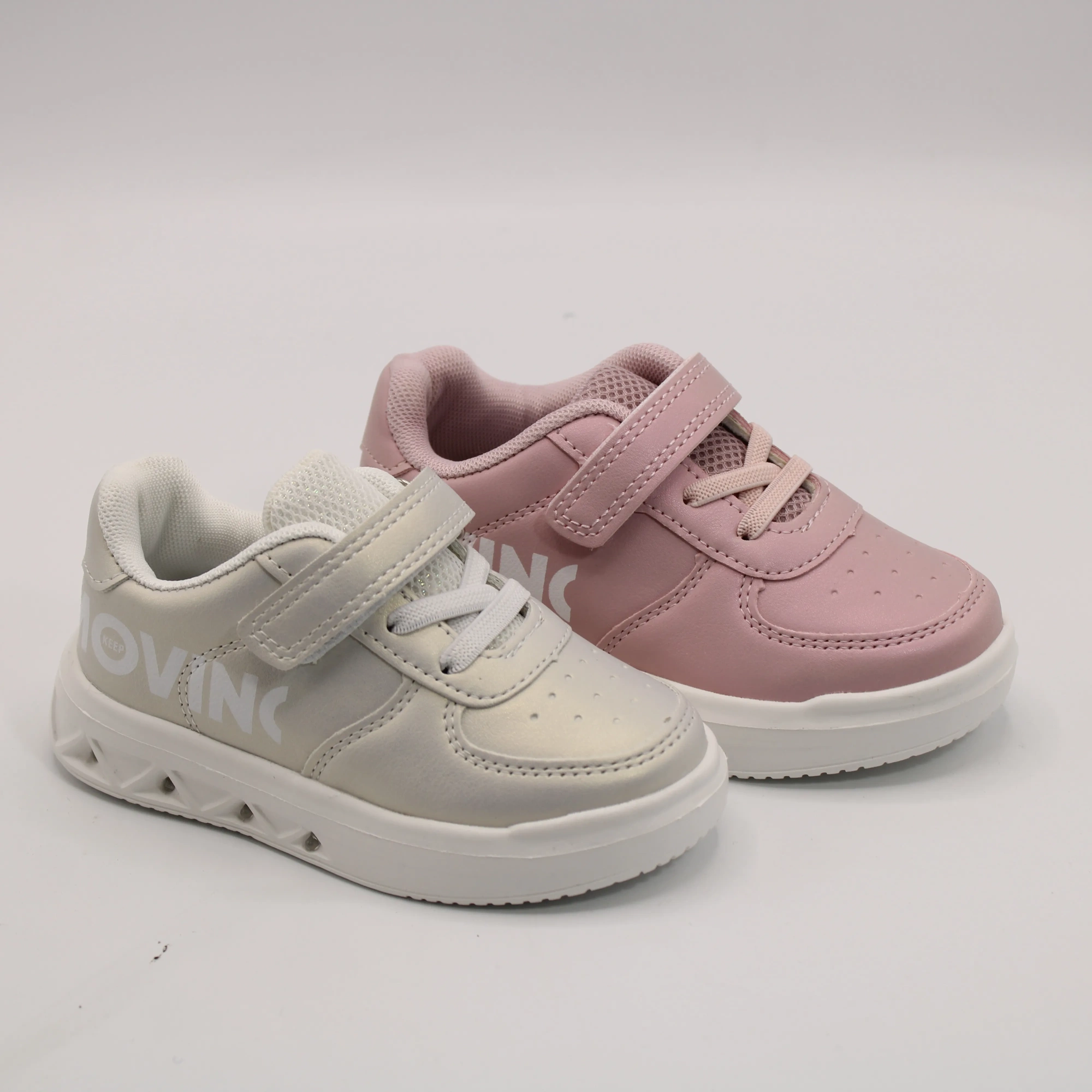 Детские кроссовки различных цветов BOYS AND GIRLS BS05-734