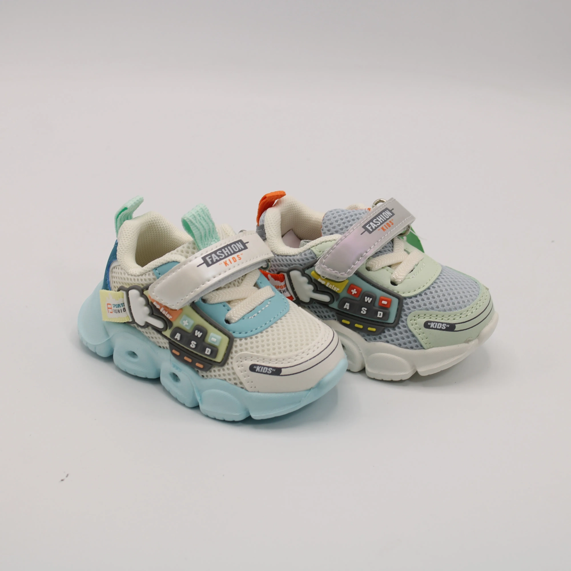 Детские кроссовки различных цветов BOYS AND GIRLS BS05-949