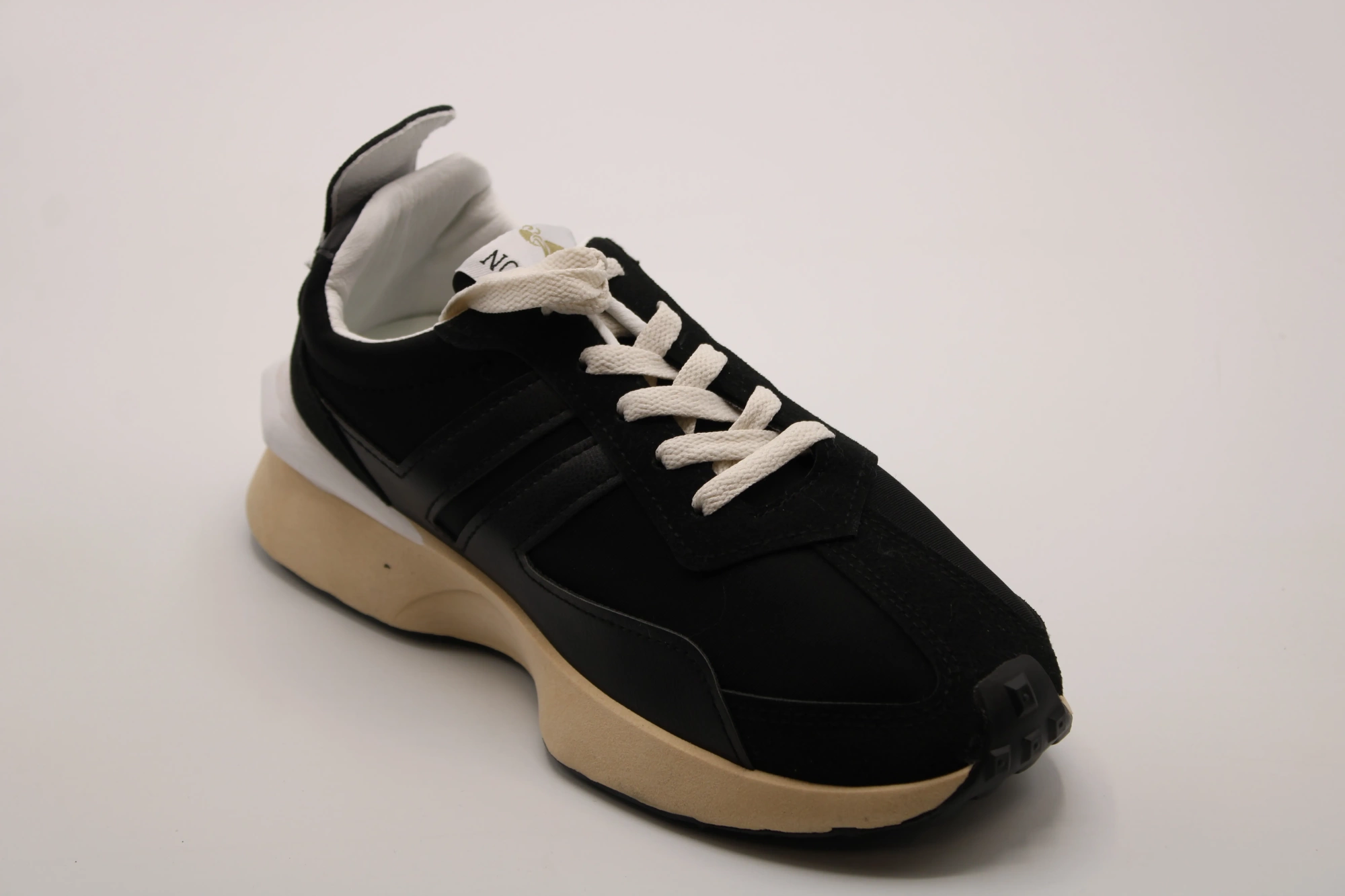 Женские кроссовки черного цвета AIMOSI BS01-1412